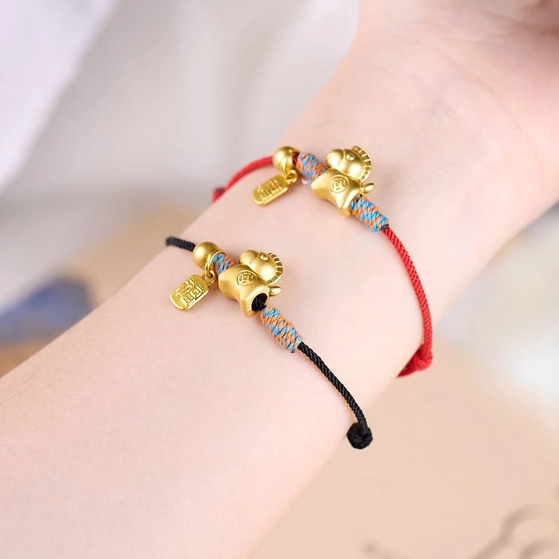 3 colors options of Year of Horse Fu string bracelet display