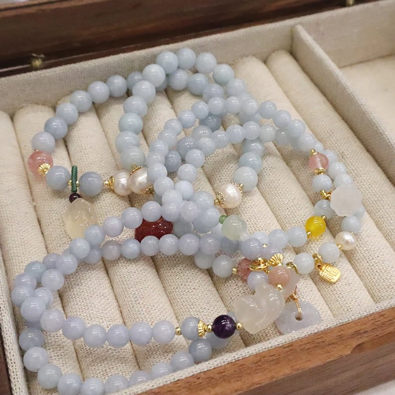 Natural aquamarine beaded bracelet with elastic string band, close-up of craftsmanship and beads