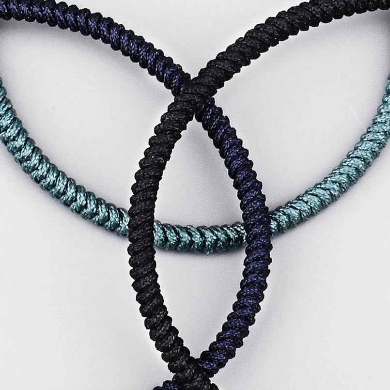 Single black King Kong knot protection bracelet handcrafted amulet design