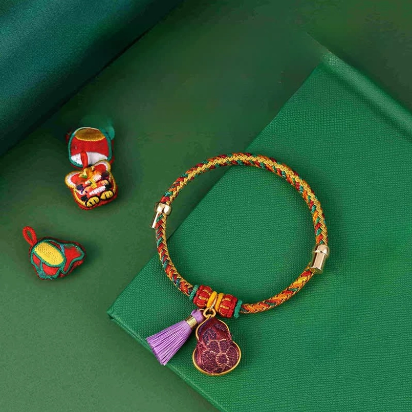 Five-color lucky bracelet with apple charm pendant for health family harmony and good fortune
