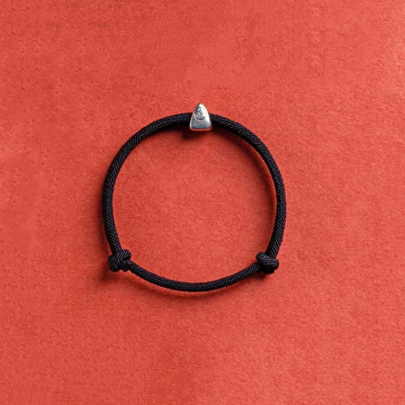 Sterling silver fu character red string bracelet handmade artisan crafted detail