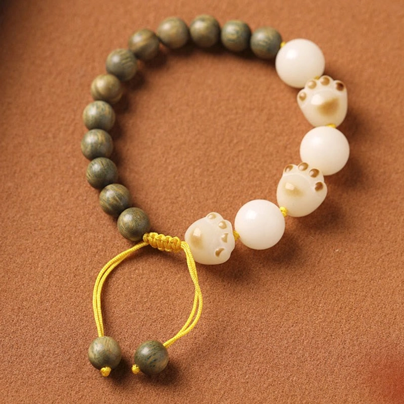 Natural Green Sandalwood Bodhi Cat Paw Bracelet Flat Lay Different Bead Placement
