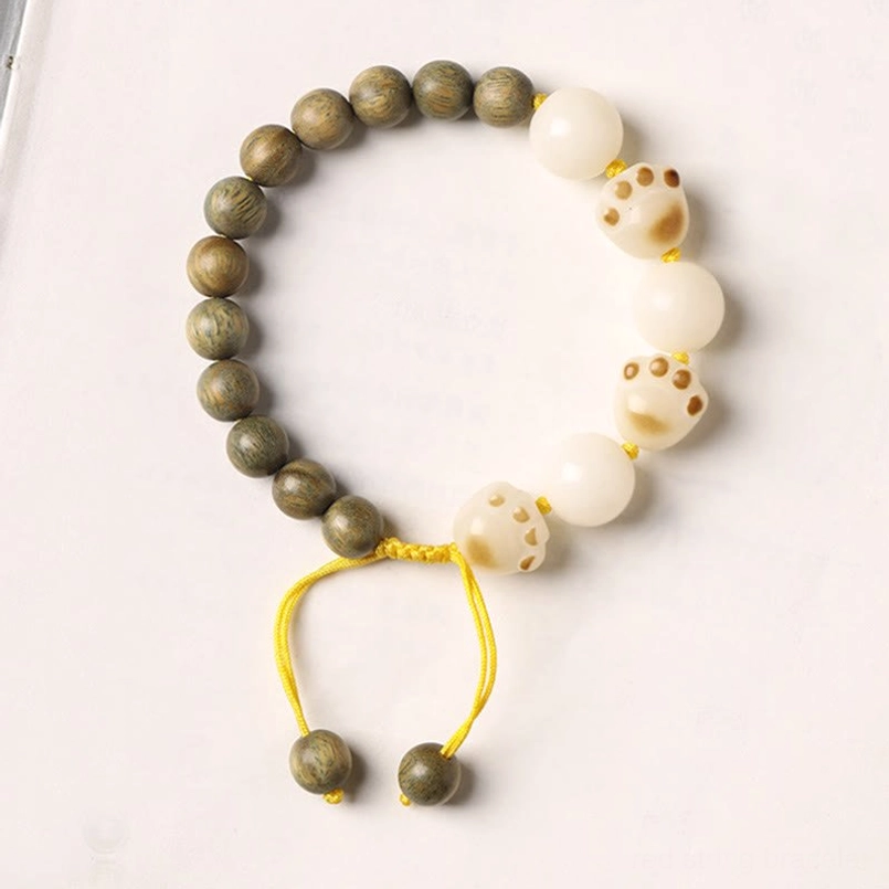 Full Circular Flat Lay Display of Green Sandalwood Bodhi Cat Paw Bracelet