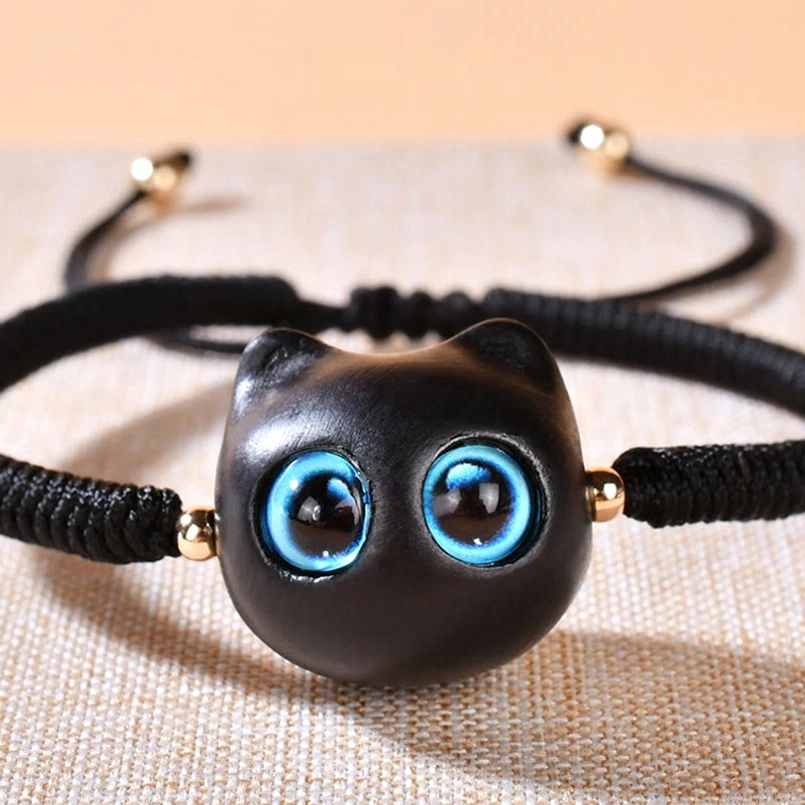Handmade cat bracelet with protective King Kong knot and sacred red string
