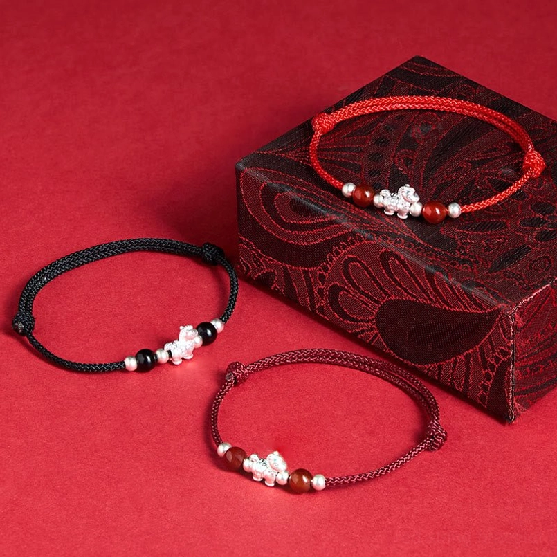 Red rope horse red agate bracelet prosperity luck fortune symbol charm