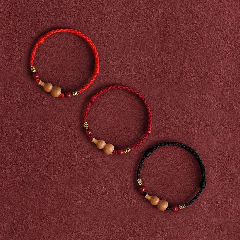 Peach wood gourd red string bracelet with protection and wealth symbolism styling