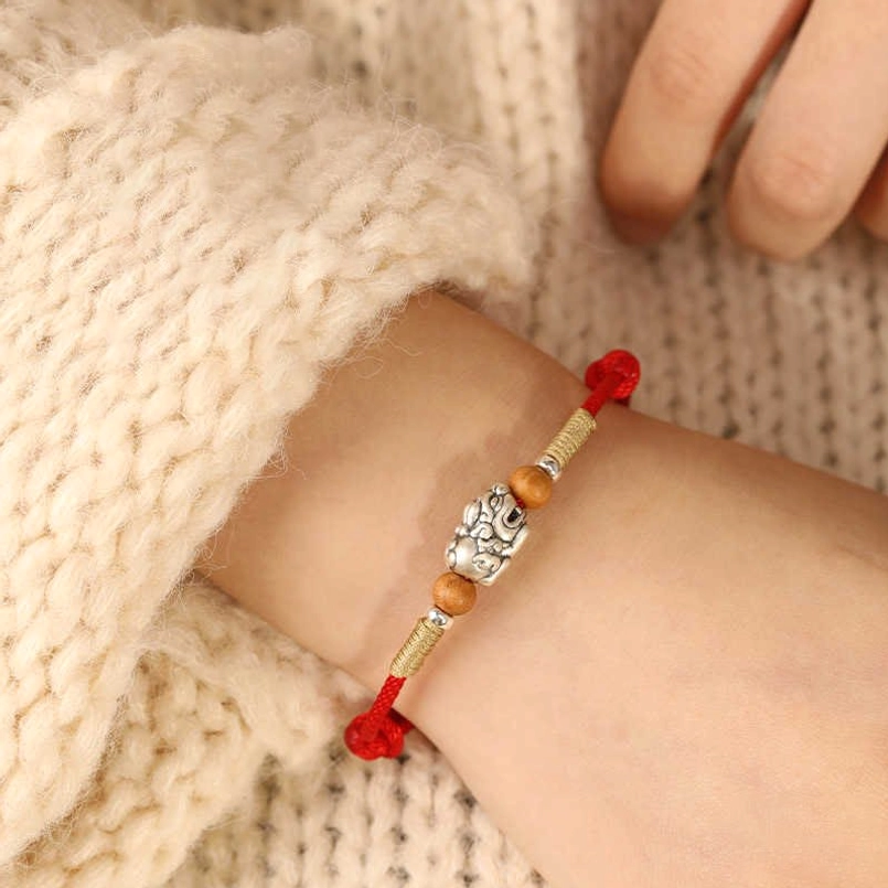 Pixiu Bracelet Braided Knot Detail - Adjustable Closure Mechanism