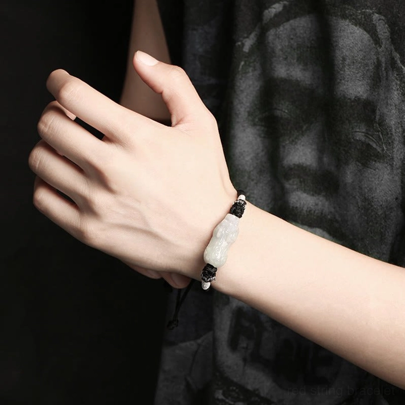 Natural jade Pixiu prosperity bracelet - lifestyle wear demonstration