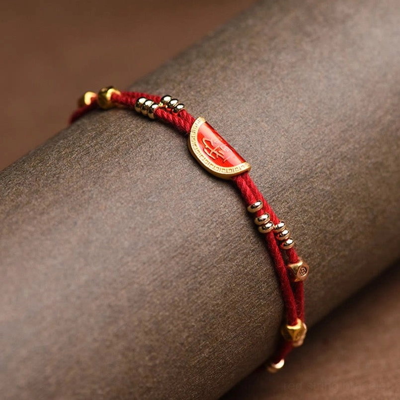 Wrist display of cinnabar dumpling red string bracelet on fabric stand