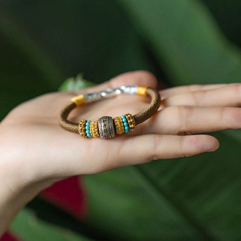 Tibetan King Kong Knot protection bracelet handmade craftsmanship detail close-up