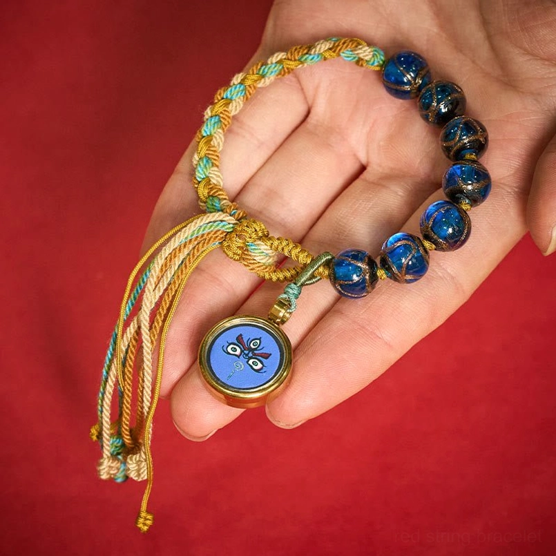 Hand modeling Five Directions Wealth God Buddha Eye bracelet, wrist size demonstration